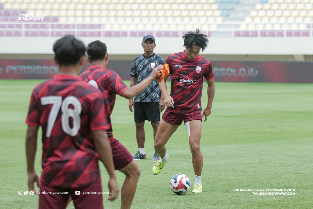 Jelang Hadapi Persija, Peter de Roo Ungkap Peluang Bermain Dua Amunisi Asing Baru Persis